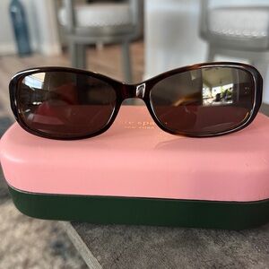 Kate Spade sunglasses Paxton. Brown and gold. Box with cleaning cloth included.